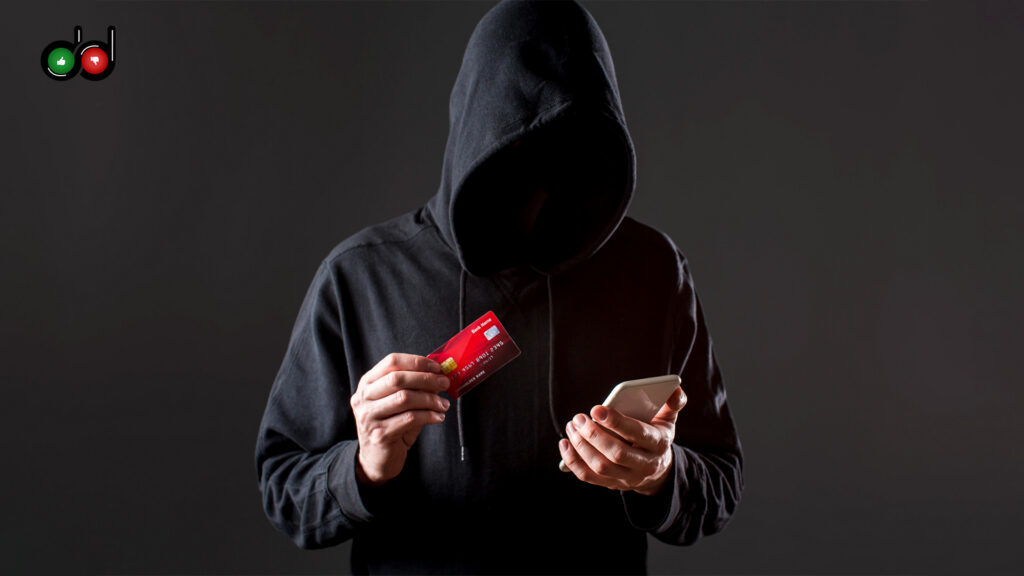 Tips for Women Traveling Alone Against Scams and Digital Risks